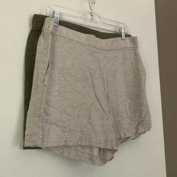Banana Republic (2 pair) linen shorts, size L - Picture 8 of 16